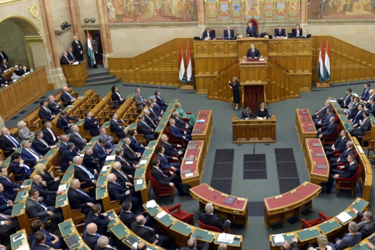 Jövő héten kezdi el idei munkáját a parlament