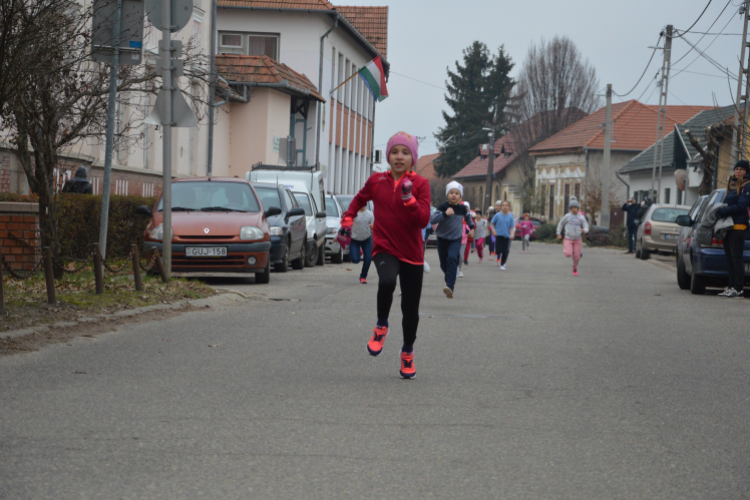 Mikulás Futást rendezett a Consti