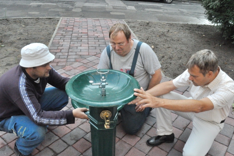 Új ivókutat állítanak a Kazinczy utcában