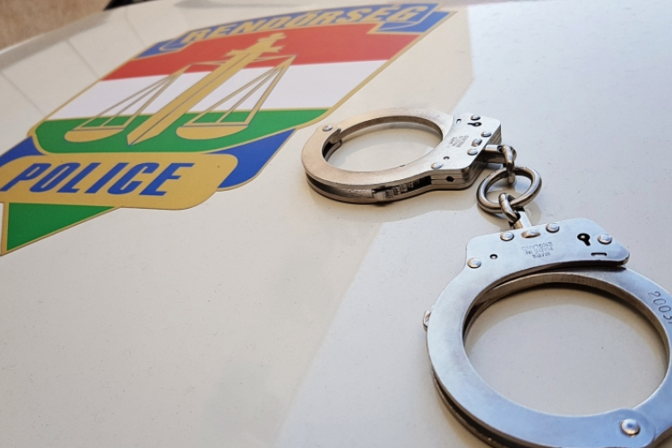 Embercsempészeket és migránsokat fogtak el a rendőrök Győrnél
