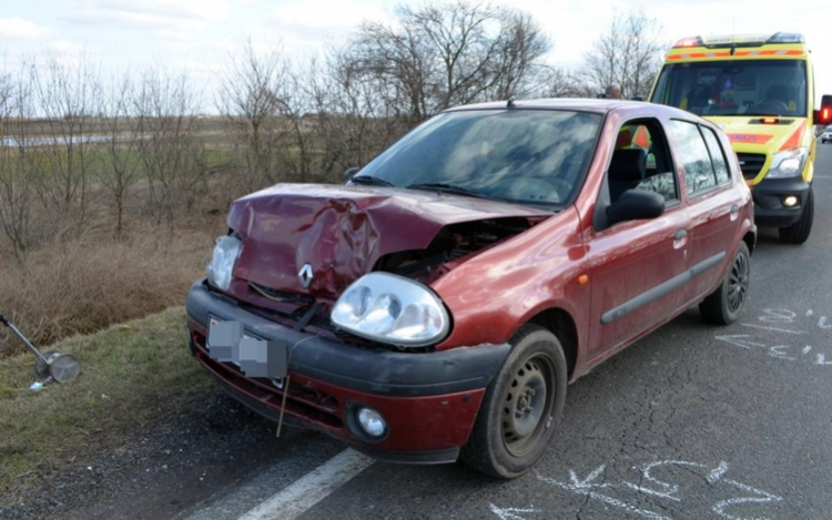 Figyelmen kívül hagyta az előzni tilos táblát