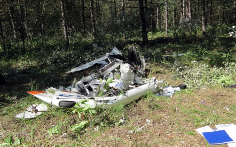 Lezuhant egy motoros vitorlázó repülőgép 