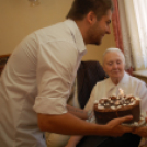 Szeretettel vették körül Erzsike nénit 95. születésnapján