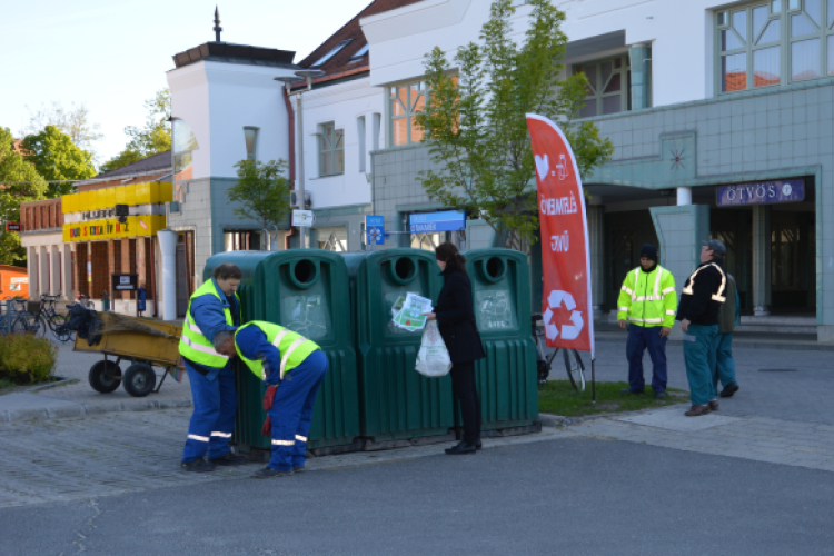 Egy üveggyűjtő konténernél készített szelfivel nemcsak segíthetsz, nyerhetsz is!