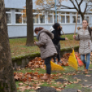 A kossuth-os diákok lelkesen szépítik a főutcát