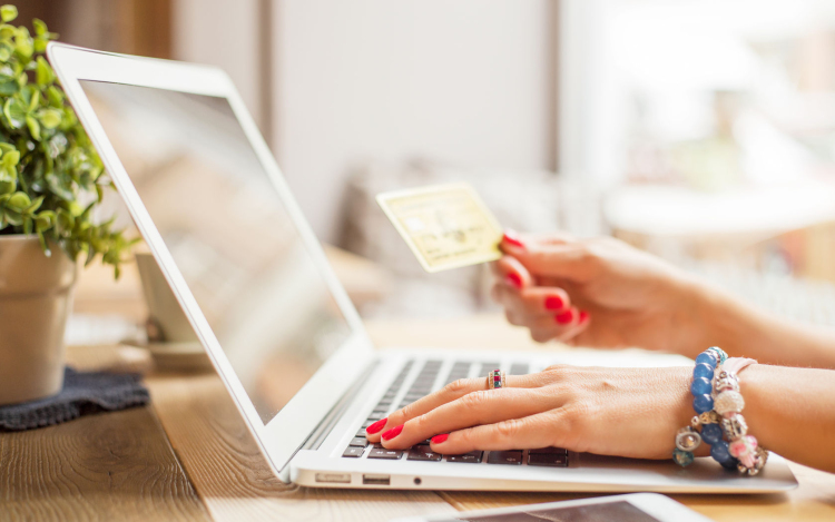 Szeptembertől kötelező lesz a biztonsági kód használata az online vásárlásoknál