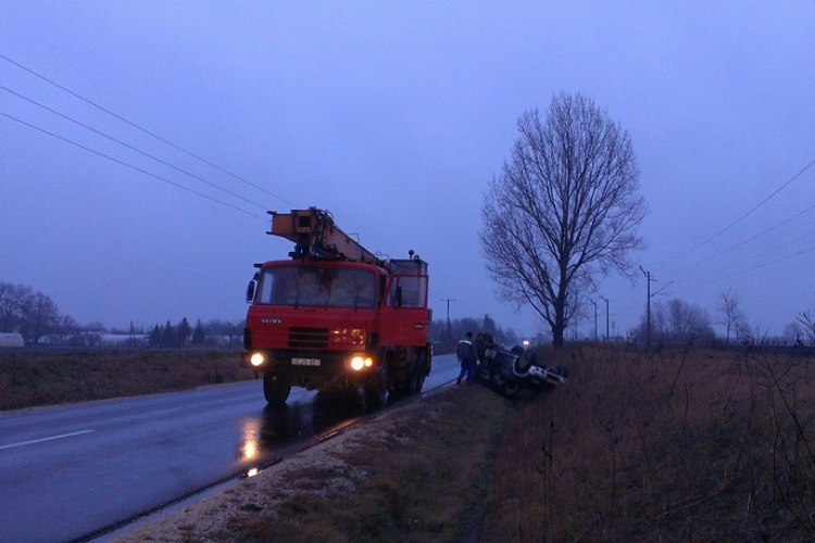 Árokba borult a Suzuki Vitarával