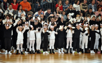 Nagyszabású farsang a városi sportcsarnokban