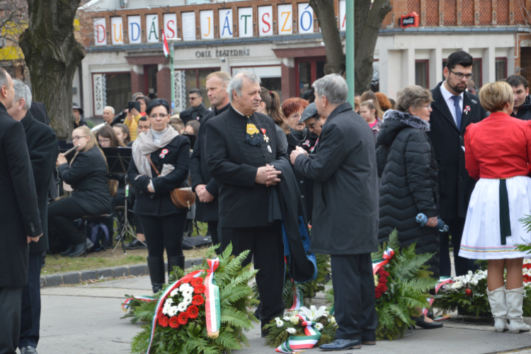 Városi ünnepség a Petőfi szobornál március 15-én