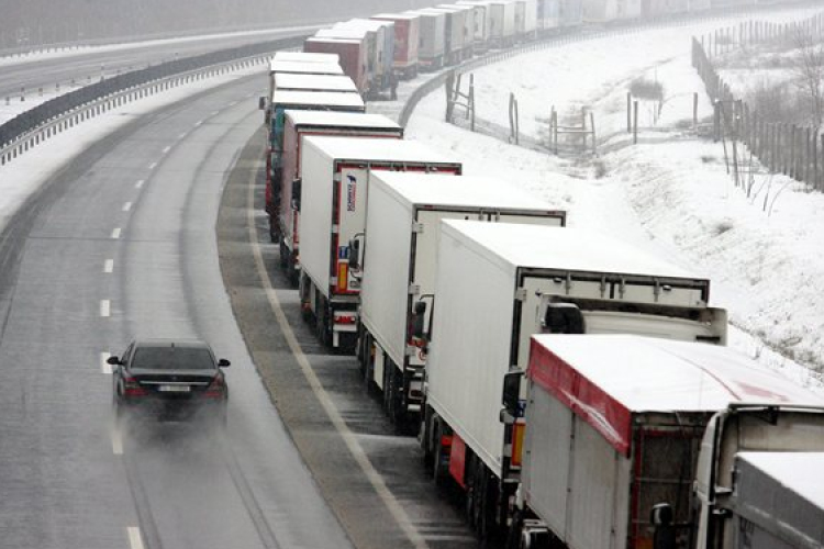 Nem léphetik át a kamionok a szlovén-magyar határt