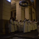 Lángra lobbant az adventi koszorú harmadik gyertyája is