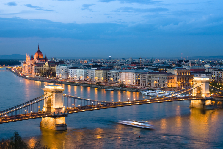 Mától vasárnapig jelentős forgalomkorlátozások lesznek Budapesten