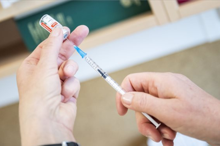 Szerbiában megkezdődött a Szputnyik V előállításának próbája