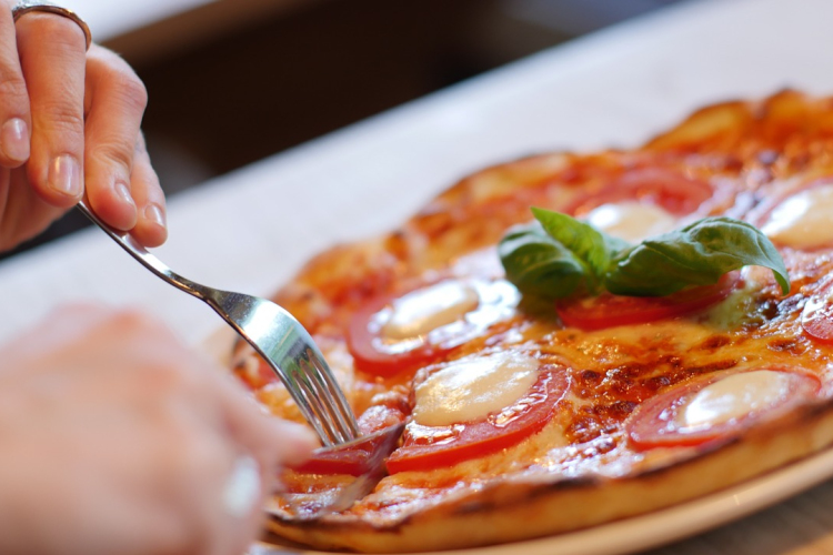 Újra kinyitották a nápolyi pizzériákat