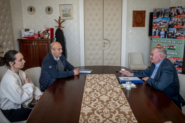  Kiskunfélegyházán tartott fogadóórát Lezsák Sándor országgyűlési képviselő  