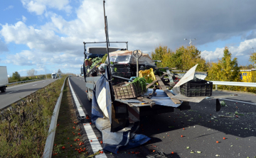 Tolatott az M5-ös autópályán a kamionos