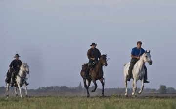 Átlépték a határt a Nyeregszemle és Hortobágyi Lovasnapok székely lovasai