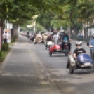 Szebbnél szebb oldalkocsis motorok a Kossuth utcán