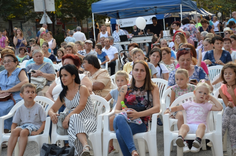 Megtelt a város fesztiválozókkal