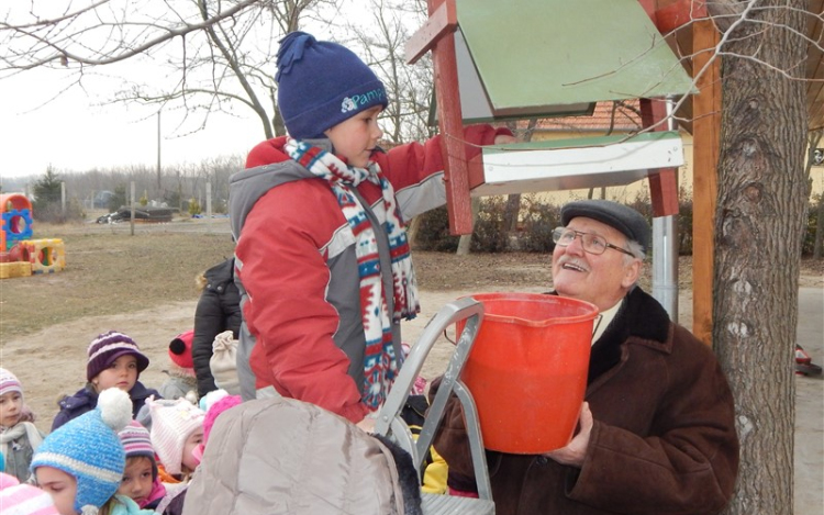 Madáretetés Petőfiszálláson