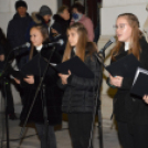 Lobog a hitet jelképező láng városunk adventi koszorúján