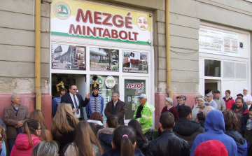 Megnyitotta kapuit a Mezgé Mintabolt