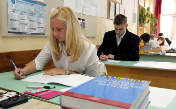 Hétfőn a magyar írásbelikkel kezdődnek a vizsgák