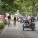 Szebbnél szebb oldalkocsis motorok a Kossuth utcán