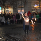 Fellobbant az első láng városunk adventi koszorúján