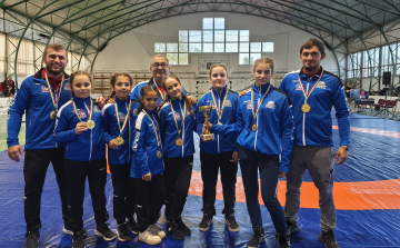 Óriási sikert aratott a Kiskunfélegyházi Birkózó SE U13-as leánycsapata