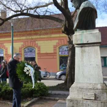 Főhajtással emlékeztek Móra szobra előtt