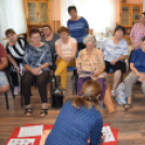 Újraélesztés és defibrilátor használatának bemutatása a Szentkúti Nappali Klubban