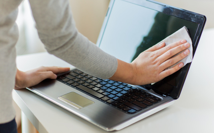 Így tisztítsa a mobilt, PC-t, táblagépet – tavaszi nagytakarítás