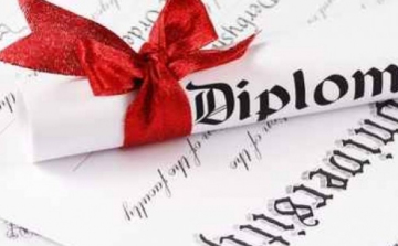 Igényelhetőek a pedagógus díszdiplomák