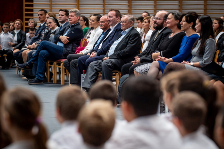  Korszerűsítették a tiszaalpári általános iskola villamoshálózatát