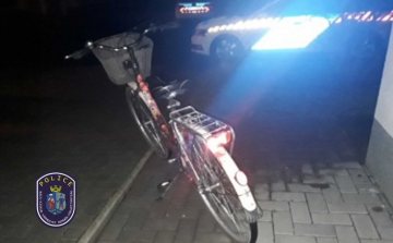 Lopott biciklivel kerekezett az autópályán