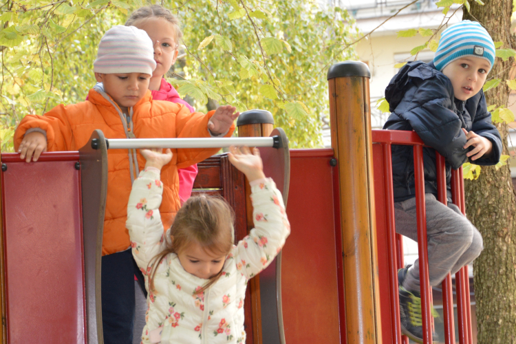 Két új játszóteret is birtokba vehettek a gyerekek