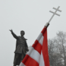 Kettős keresztet állított a Jobbik a Petőfi téren