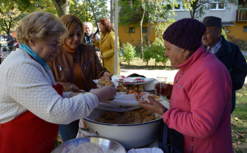 Mindenki jóllakott a szilvás finomságokból