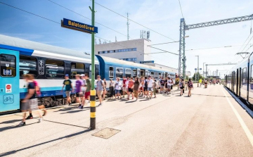 Jelentősen nőtt a Balatonra vonatozók száma