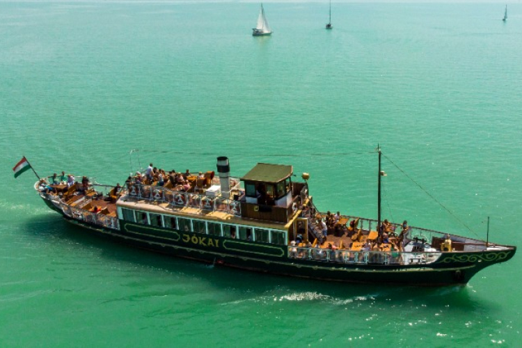 Mától sűrűbben járnak a balatoni hajók