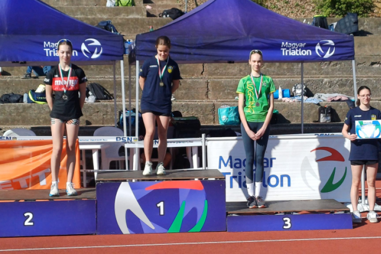 Diákolimpiai aranyak és éremeső – látványos szezonkezdet a Jogging Plusnál aquatlonban és duatlonban