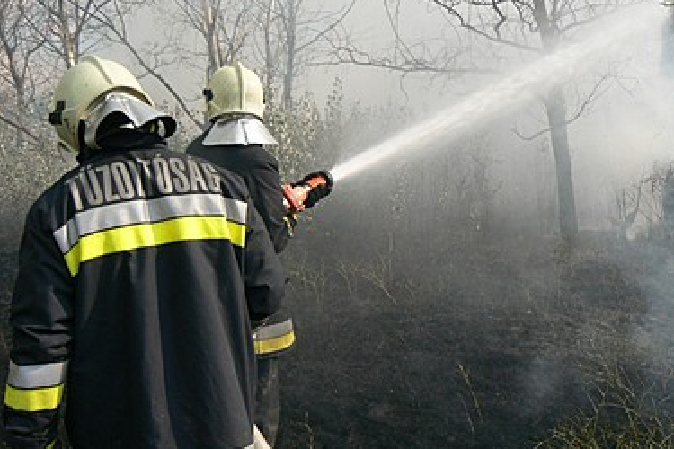 Tanyaépület égett a város határában