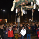 Fellobbant a harmadik gyertya lángja városunk adventi koszorúján