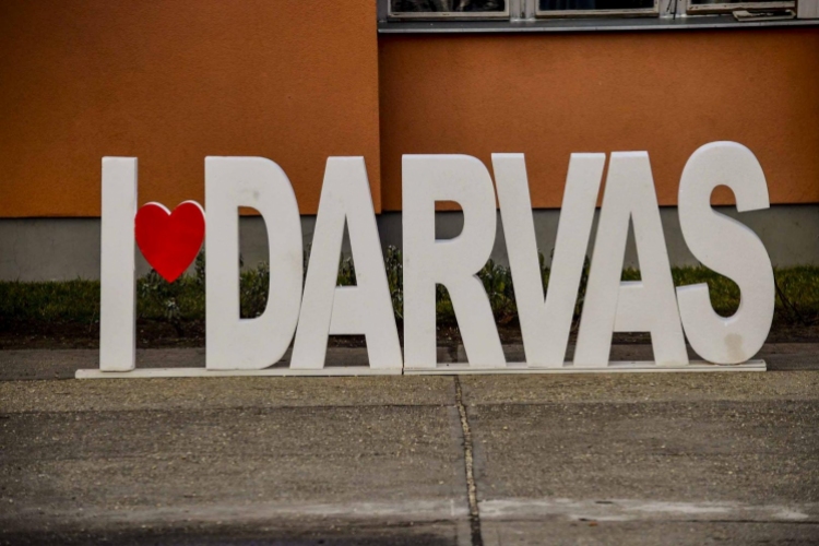 Színt vittek a lakótelepiek életébe a Darvas Iskola tanulói