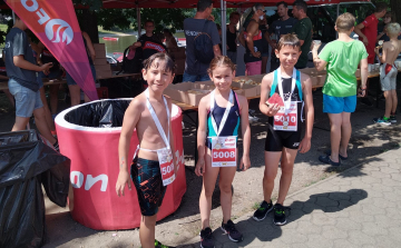 Itt a vakáció és dübörög a triatlon a Joggingnál