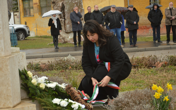 A kommunista diktatúra halottakat, testi-lelki megnyomorítottakat hagyott maga után