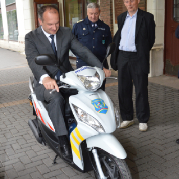 Értékes ajándékot kaptak a polgárőrök