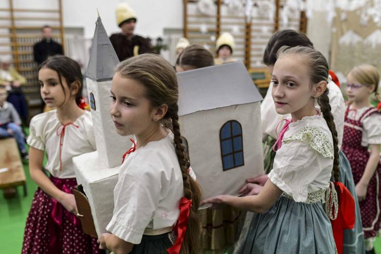 Meghitt karácsonyi ünnepséget tartottak az időseknek