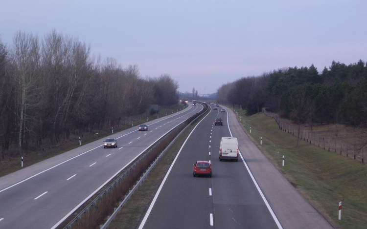 Két napos forgalomkorlátozás lesz az M5-ös autópályán